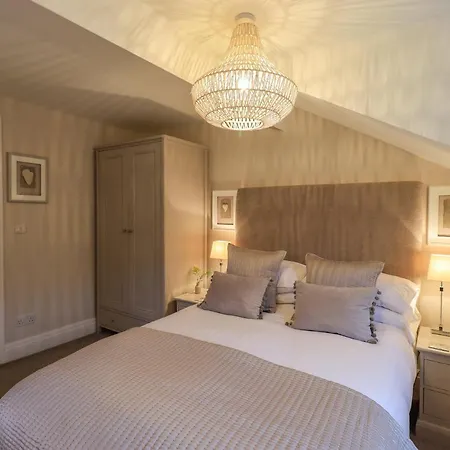 Holiday home Honeywood House