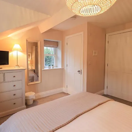 Holiday home Honeywood House